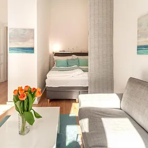 Luxurious And Bright, 5 Min To City Center Apartament