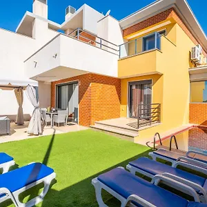 cozy-villa-with-pool-and-barbecue.hotelaalgarve.com/